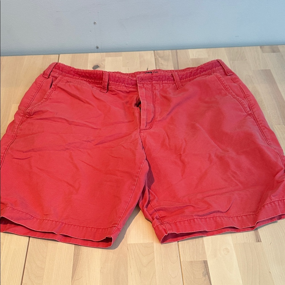 GAP Men's Vibrant Flat Front Shorts (Salmon color)